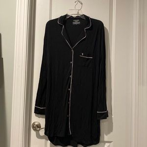 Victoria’s Secret | black long sleeve button down nightgown sz L